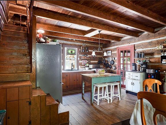 12th image of 7198 Spring Hill Rd