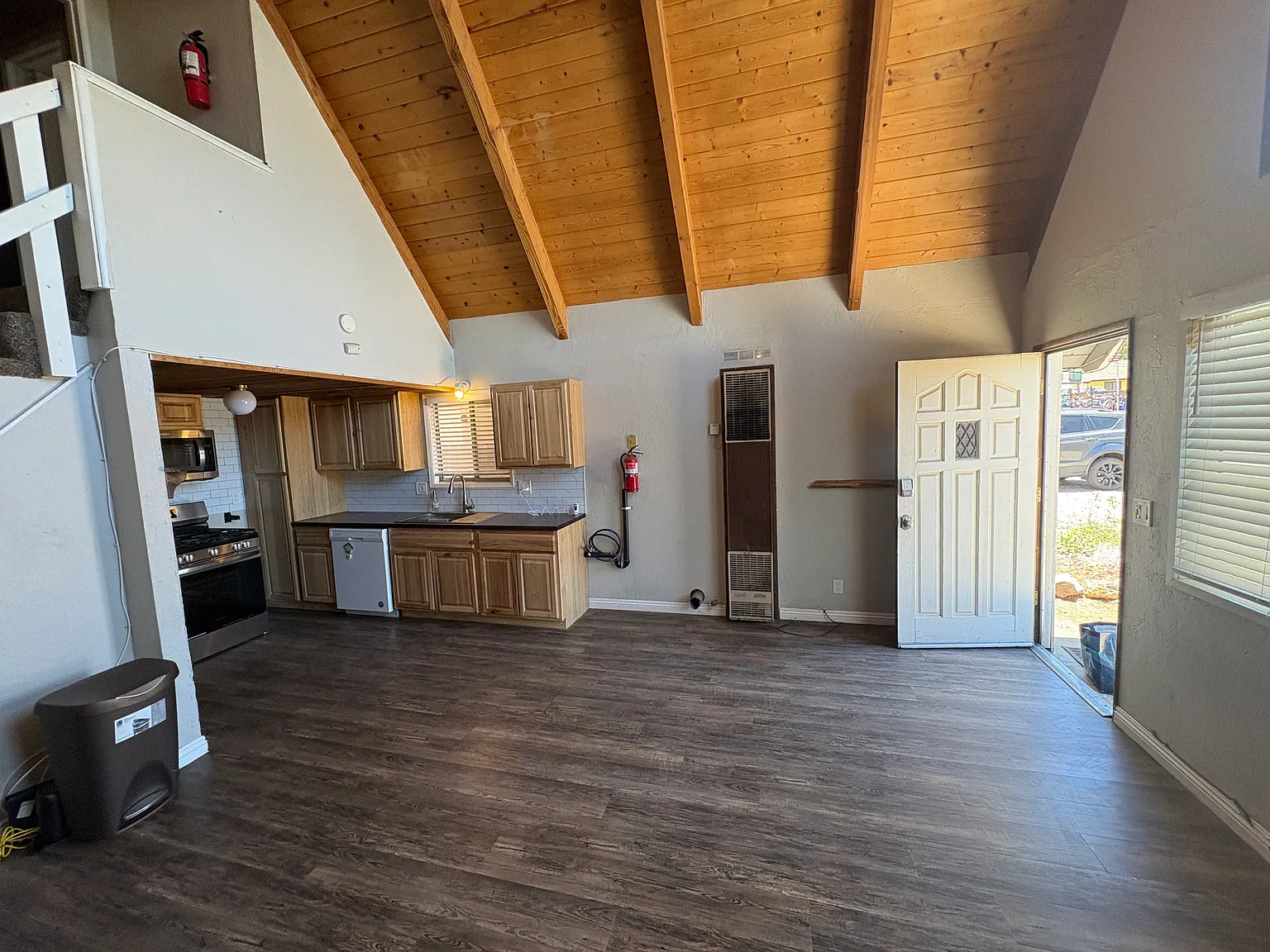 858 Pine Ln — Photo 4