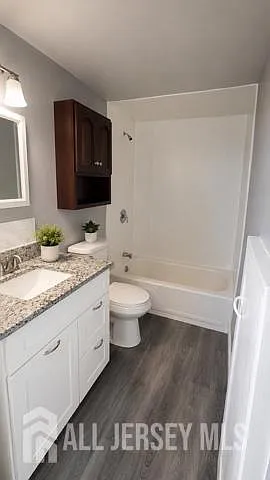 1 bed, 1.0 bath, 810 sqft, $1,950 — Photo 4