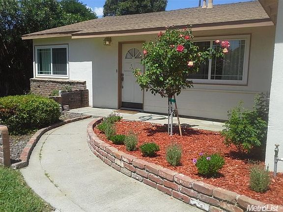 2nd image of 3329 Wellington Dr