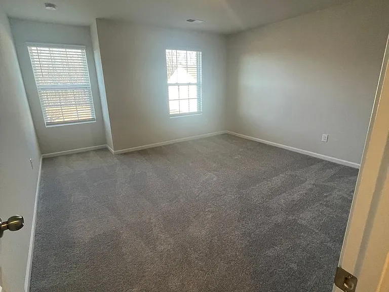 30 Fern Hill Ln — Photo 11
