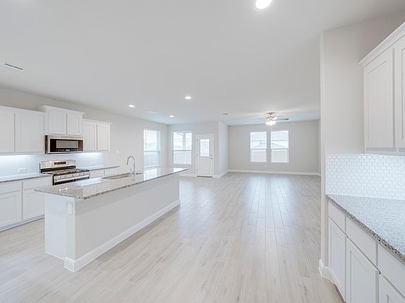 5th image of 216 Dunmore Dr
