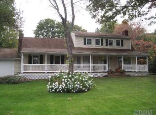 14 Park St, Setauket, NY 11733