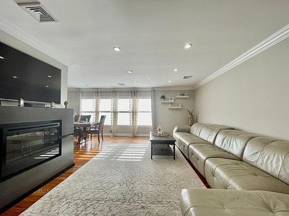 2nd image of 477 Colon Ave Floor 2