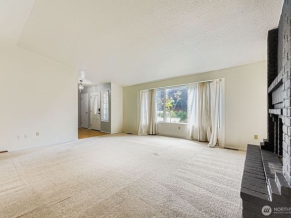 5th image of 3001 161st Street E