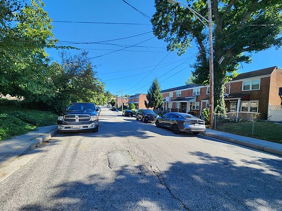 4th image of 4710 Ivanhoe Ave