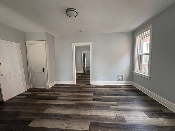 5th image of 5027-29 S Broadway S