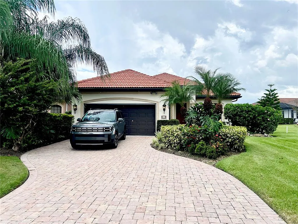 3 bed, 2.0 bath, 2141 sqft, $3,600 — Photo 2