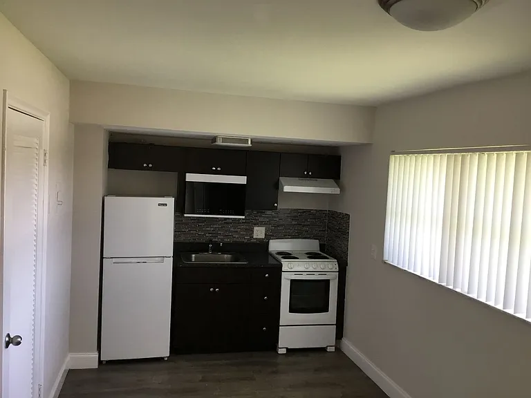 Brandon Palm Springs — Photo 44