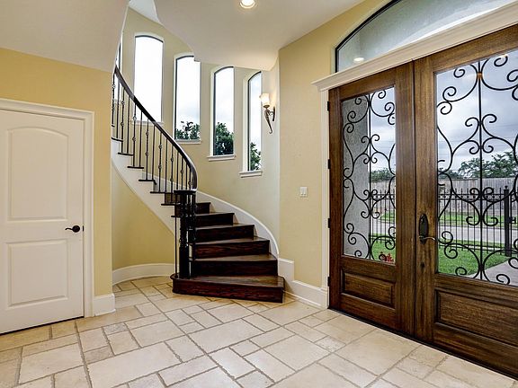 4th image of 5526 McCulloch Cir