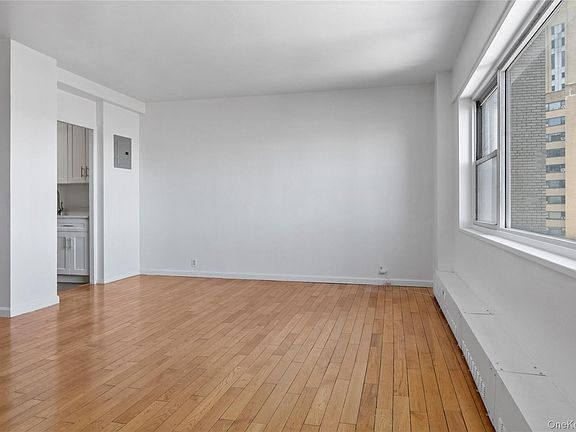 3rd image of 5 Fordham Hill Oval #9A
