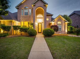 912 Thomas Crossing Dr, Burleson, TX 76028
