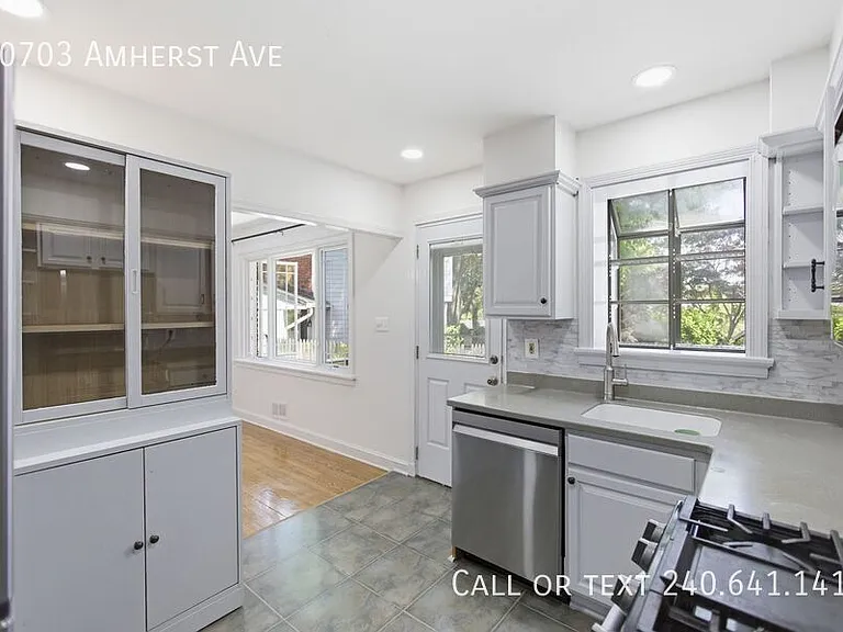 10703 Amherst Ave — Photo 7