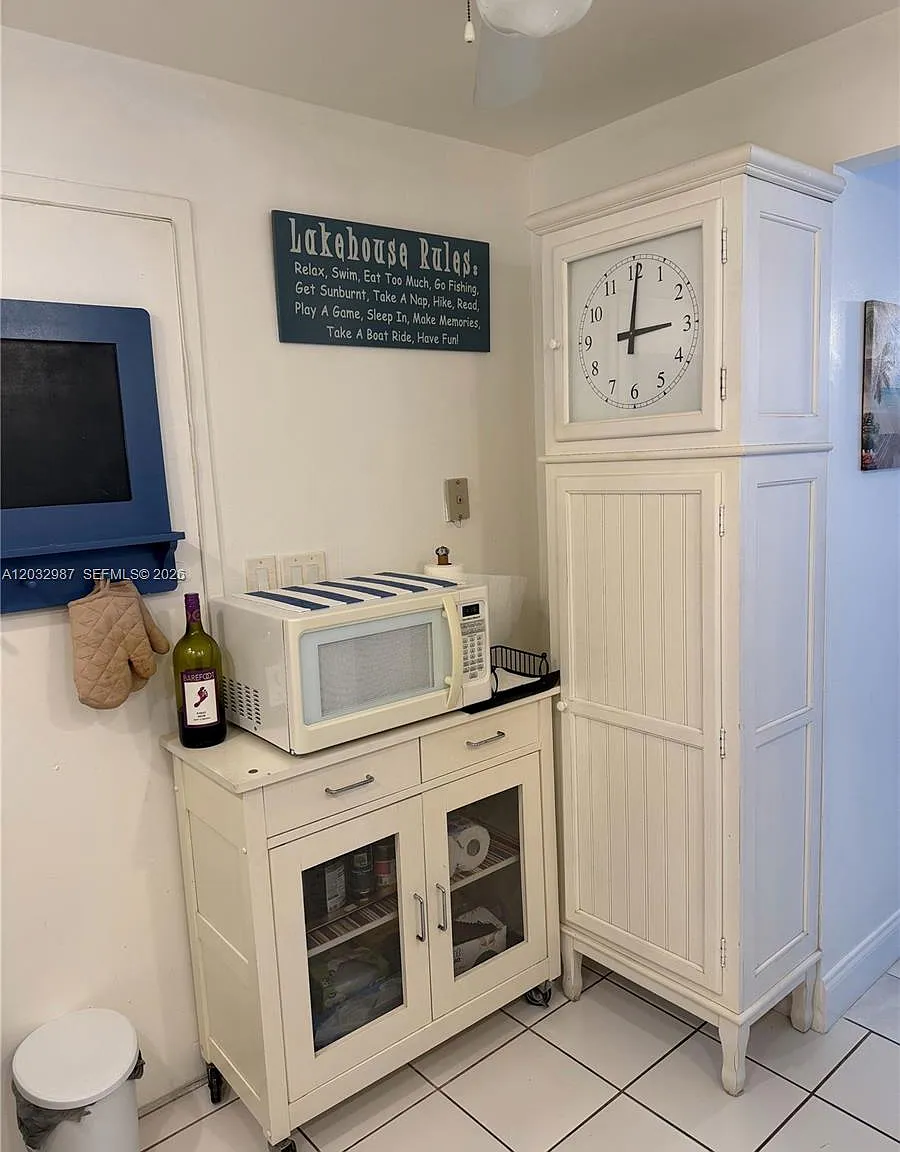 Chelsea Bayview Condo — Photo 1