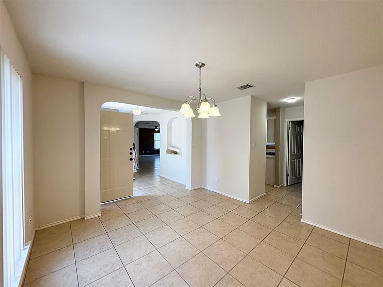 1101 Wood Creek Dr — Photo 6