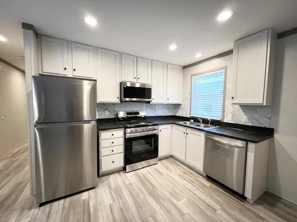 25442 Nuway Ave #143, Warren, MI 48091