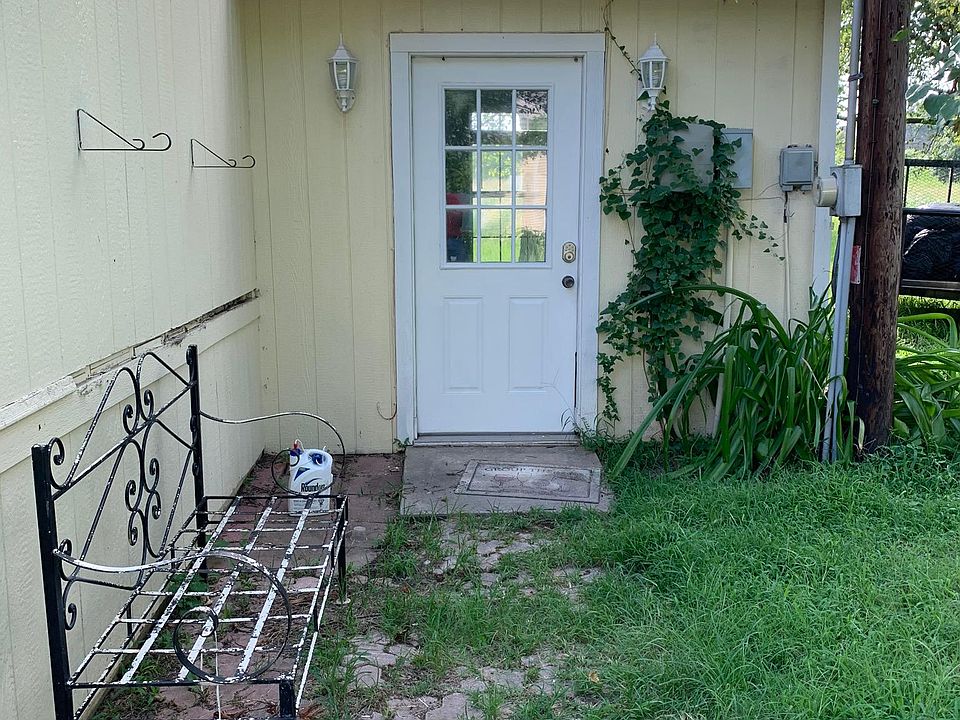 1st image of 225 Sweet St #2