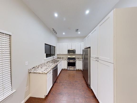 3rd image of 90 S Cobble Hill Pl