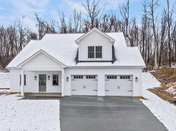 249 Lindburgh Dr, Waynesboro, VA 22980