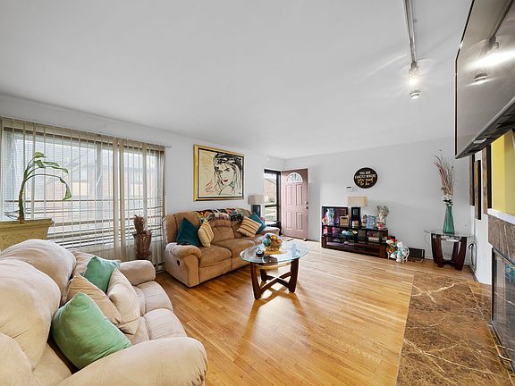 5th image of 17W703 Kirkland Ln