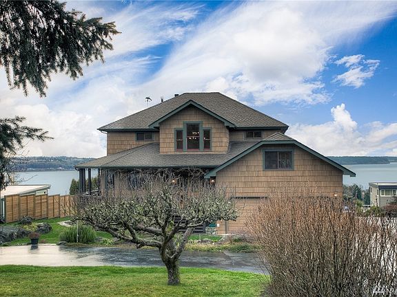 Nestled against a spectacular Commencement Bay backdrop.
