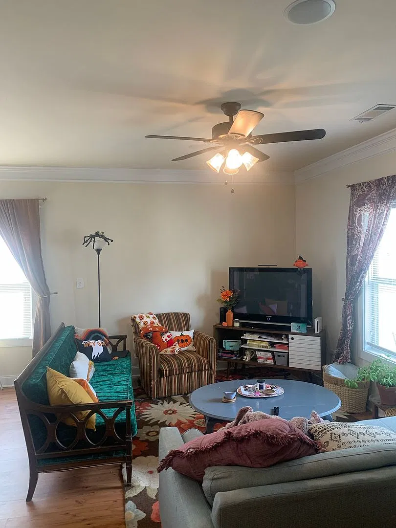 Cute 4 Bedroom Near Downtown for Pre-Lease — Photo 2