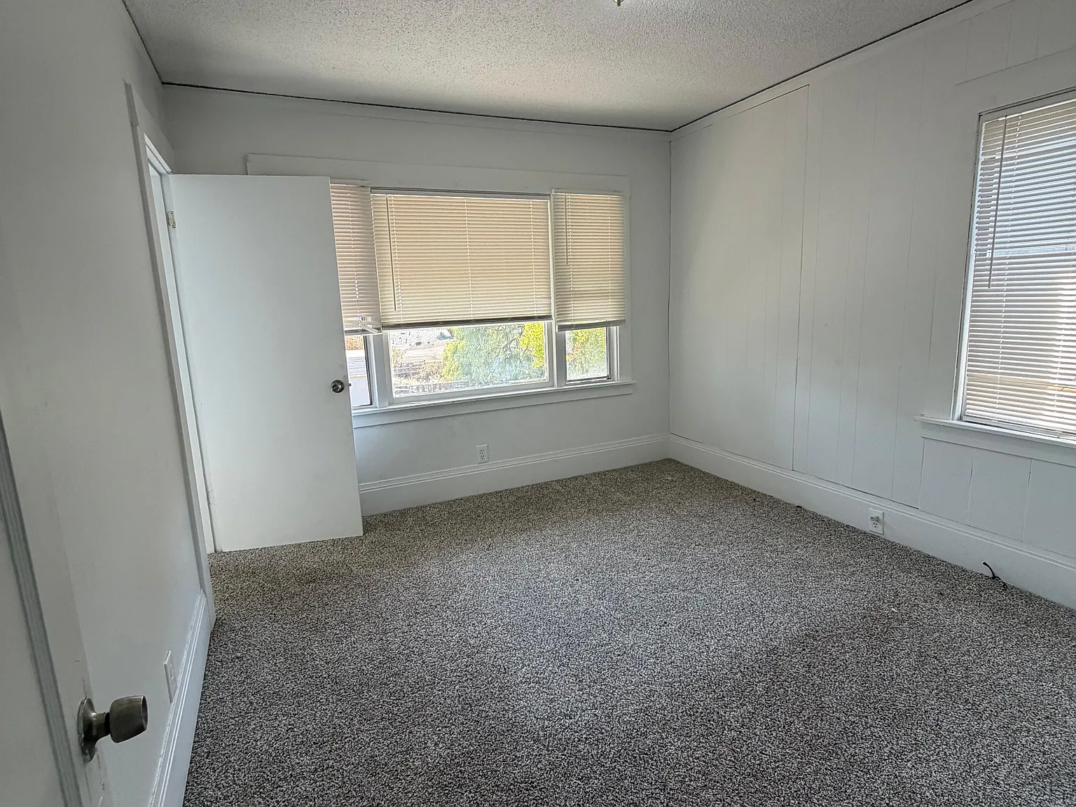 3 bed, 1100 sqft, $2,995 — Photo 4