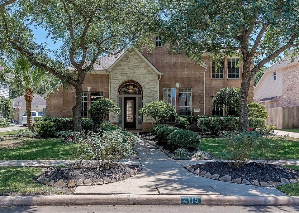 1st image of 2115 Crescent Coral Dr