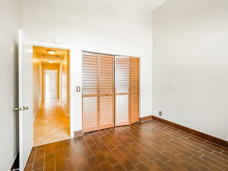 6642 NW 42nd Ave — Photo 11