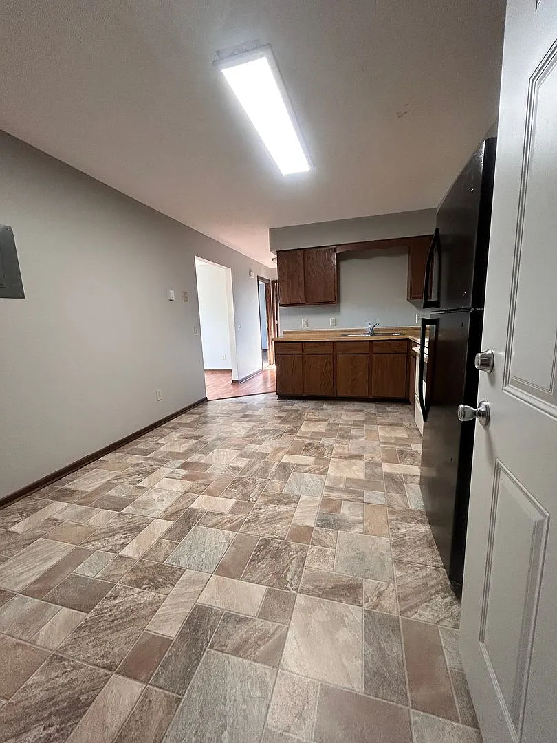 1114 Imperial Circle — Photo 3