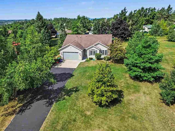 3914 Lorraine Dr, Petoskey, MI 49770