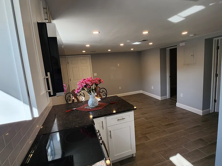 53 Willow Ave #HSE — Photo 3