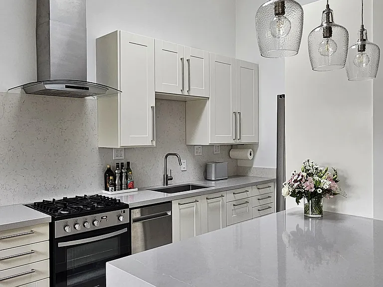 1731 Chapala St #3 — Photo 1