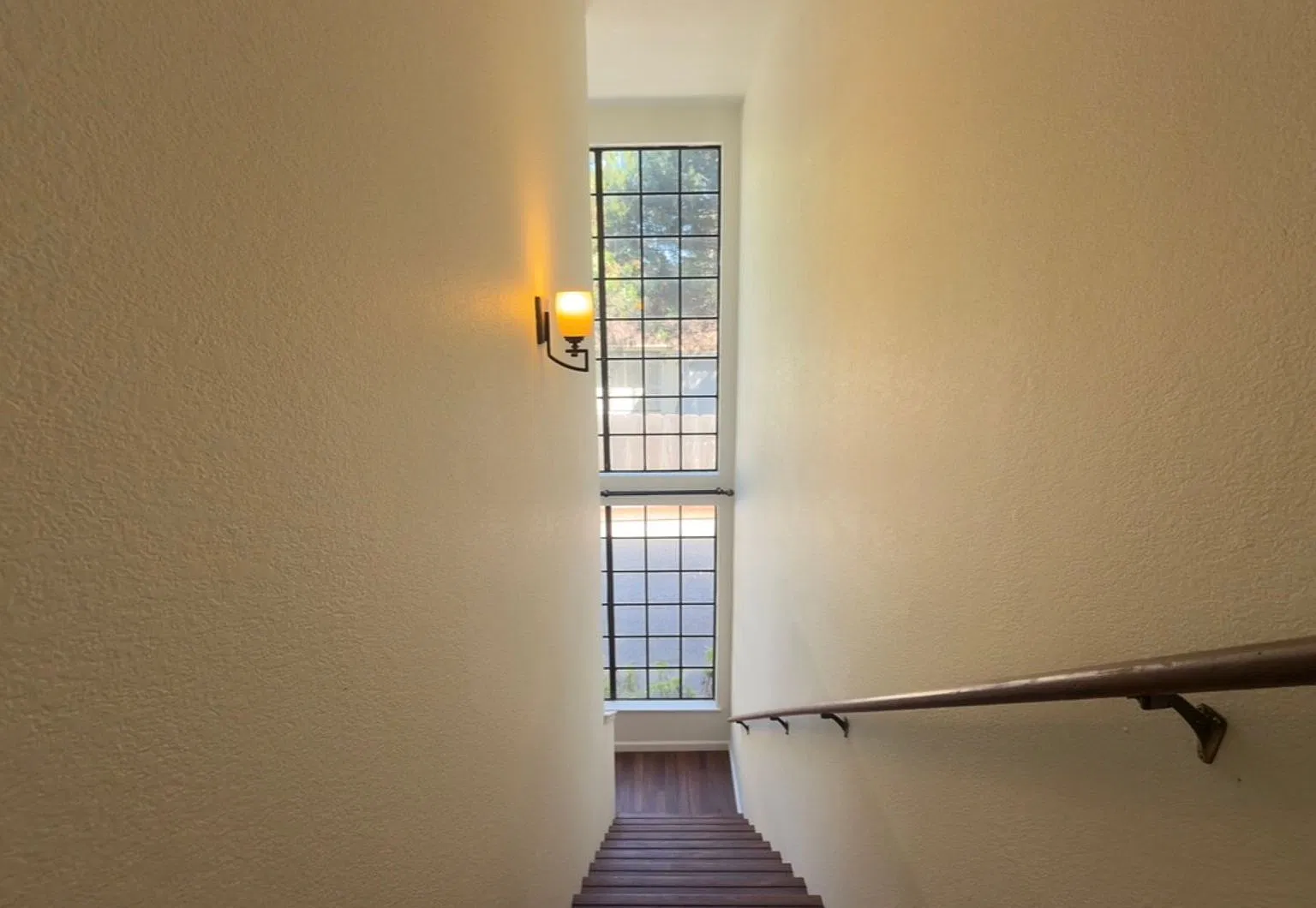 Spacious 2-Bedroom Pacific Grove Condo with Fireplace & Private Deck — Photo 3