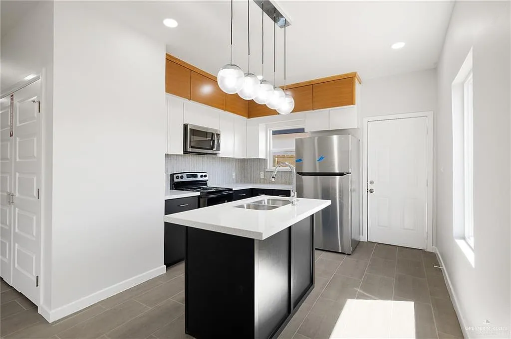 3 bed, 2.0 bath, 1000 sqft, $1,250 — Photo 4