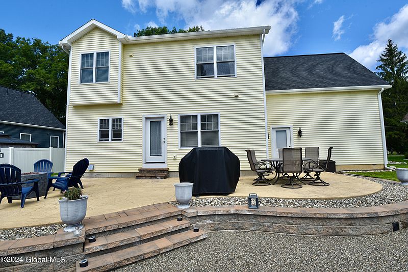 2nd image of 340 Grand Avenue
