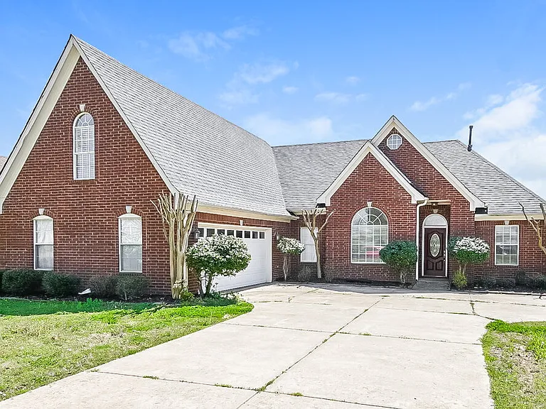 6915 Tyler Dr — Photo 1