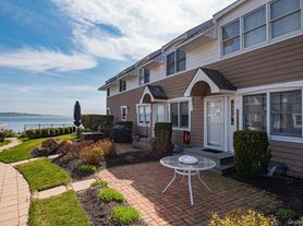 49 Canoe Place Rd