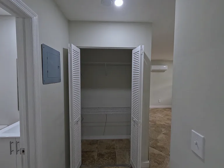 813 SW 29th St #4 — Photo 7