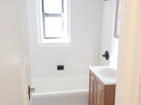 5th image of 145 S 1st Ave APT 5F