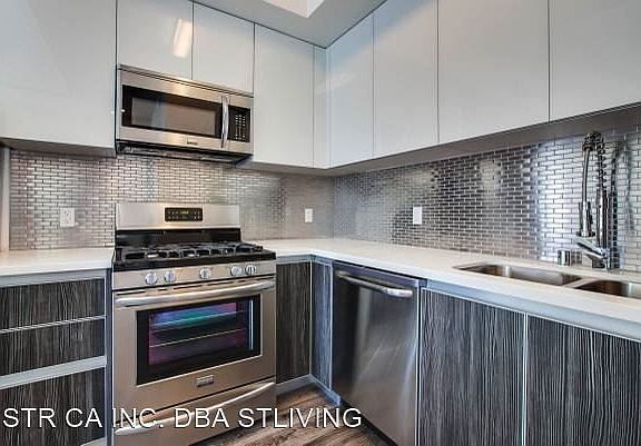 2nd image of 545 N Kenmore Ave #17405737