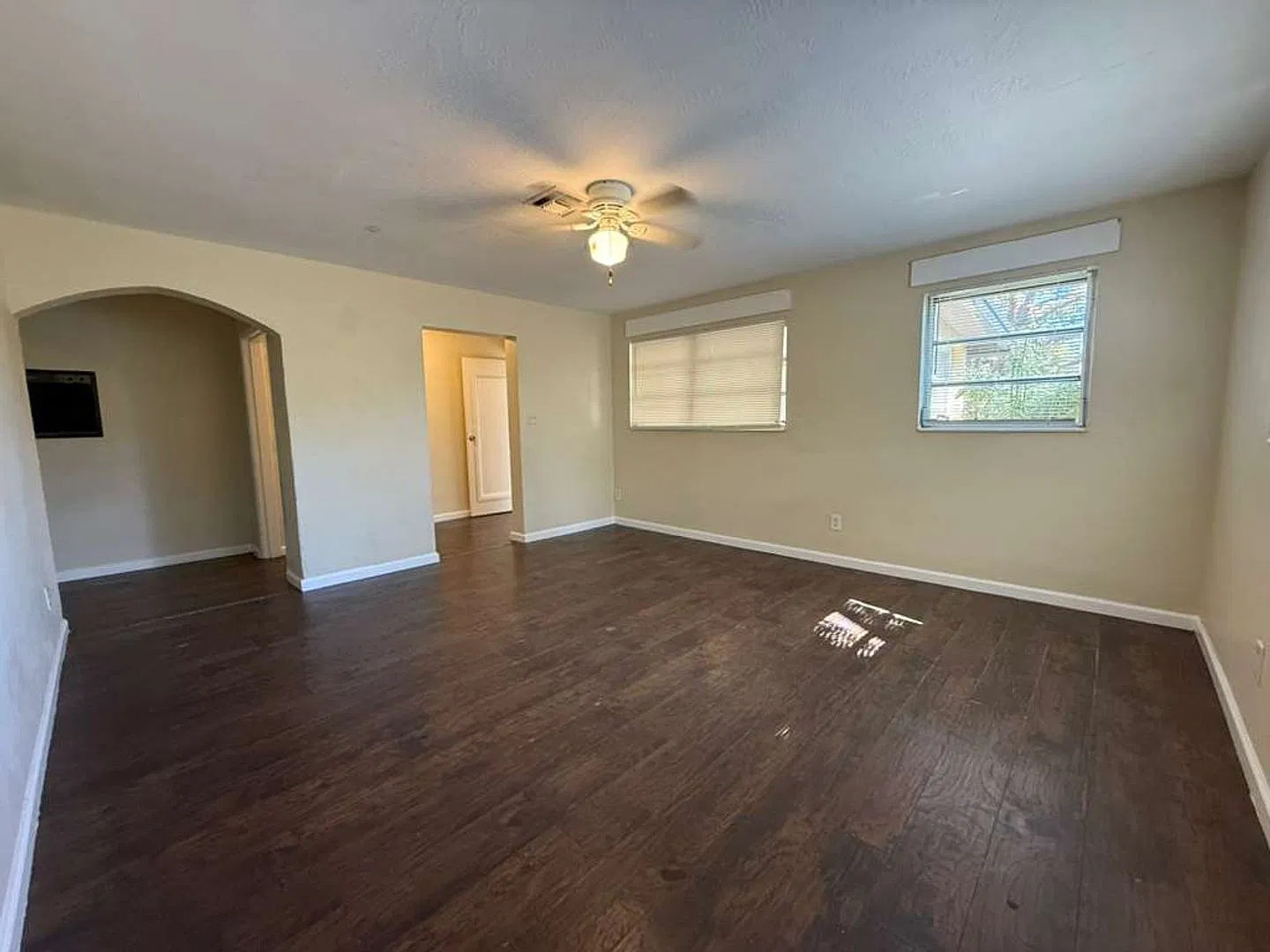 Large 4-3 with Central AC — Photo 4