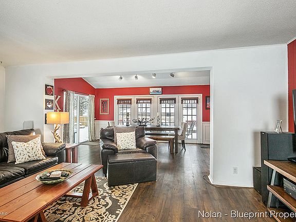 5th image of 37 Crestwood Dr NW
