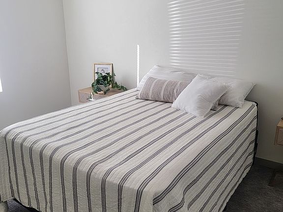 2nd image of 103 W Lyon St #115