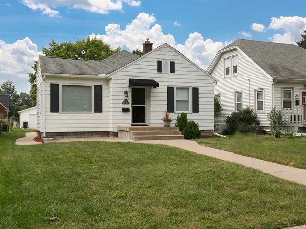 2349 30th St, Moline, IL 61265