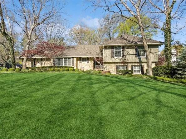 8200 Rosewood Ln, Prairie Village, KS 66208