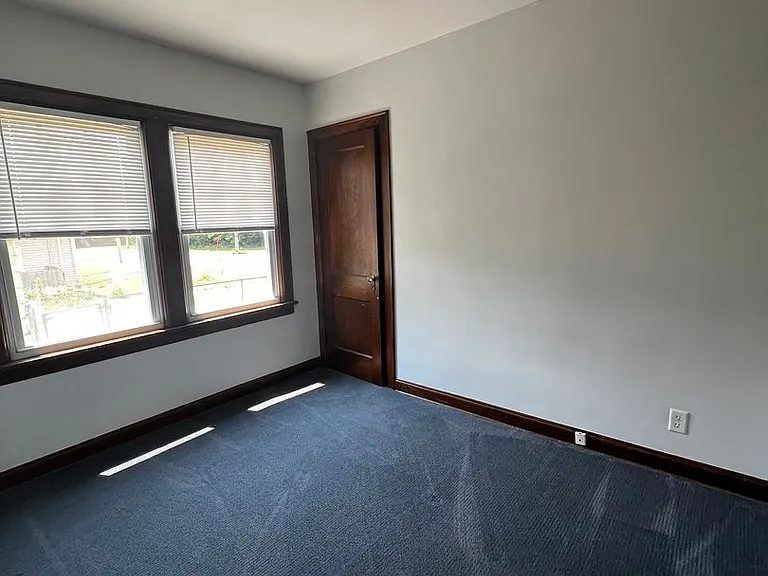 1455 W 12th St — Photo 7