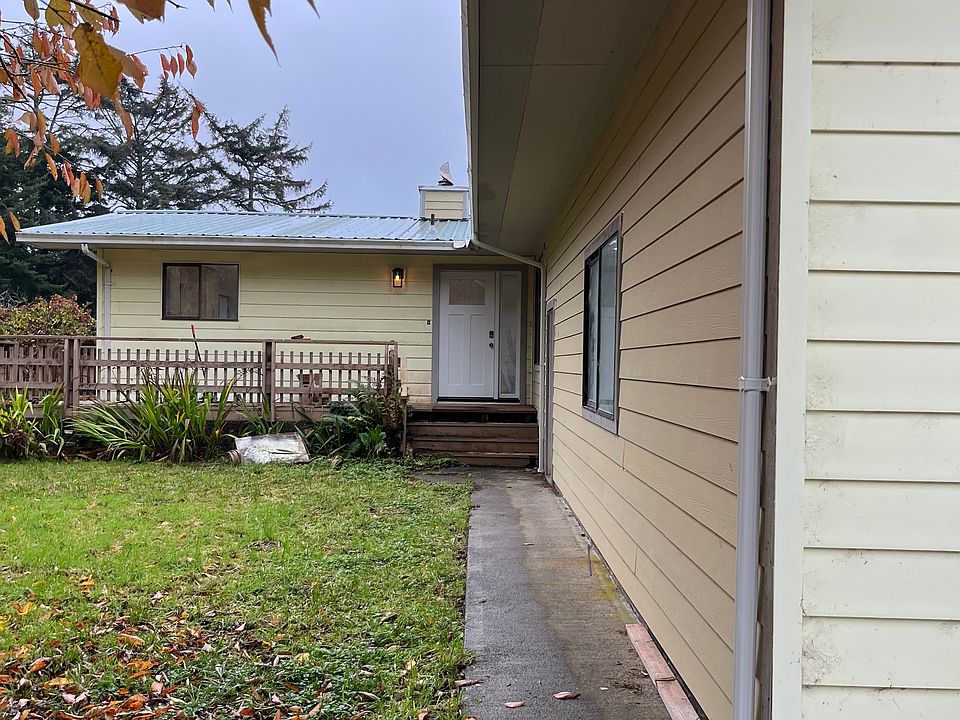 Welcome home! The railing has been replaced now with a new cable railing and the deck has been refinished!