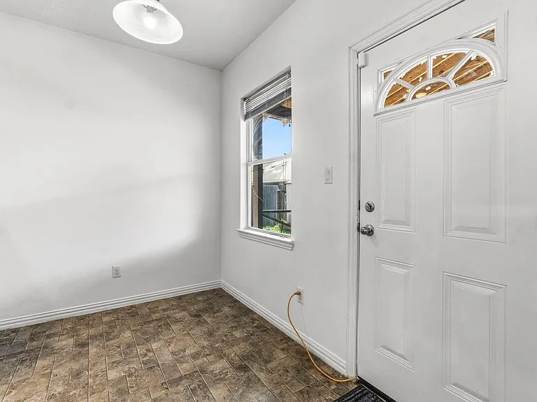 8203 Loetsch Ridge Way — Photo 10