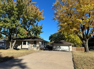 6900 Edgewood Ave N, Brooklyn Park, MN 55428